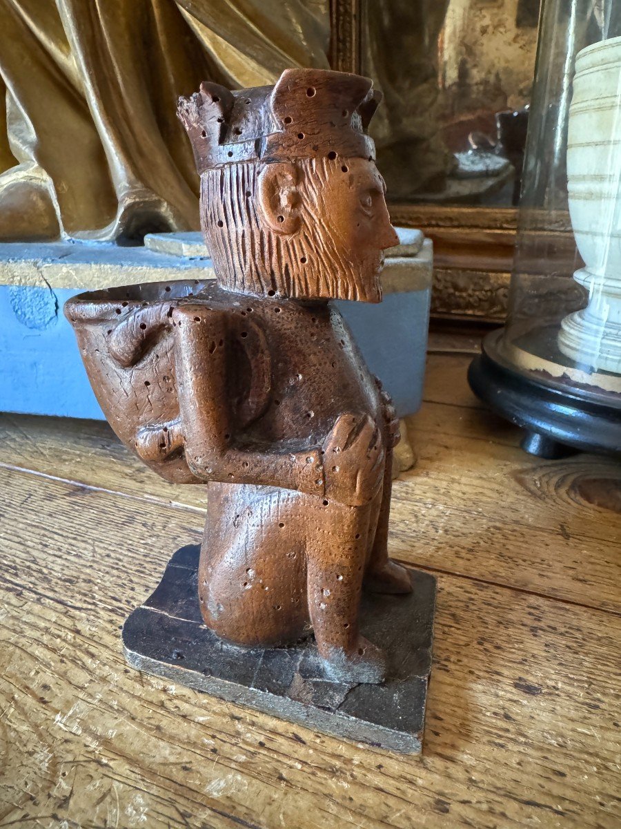 Naked Man With Crown - “king Of The Crotteux” - Pyrogen In Carved Wood - Folk Art -photo-4