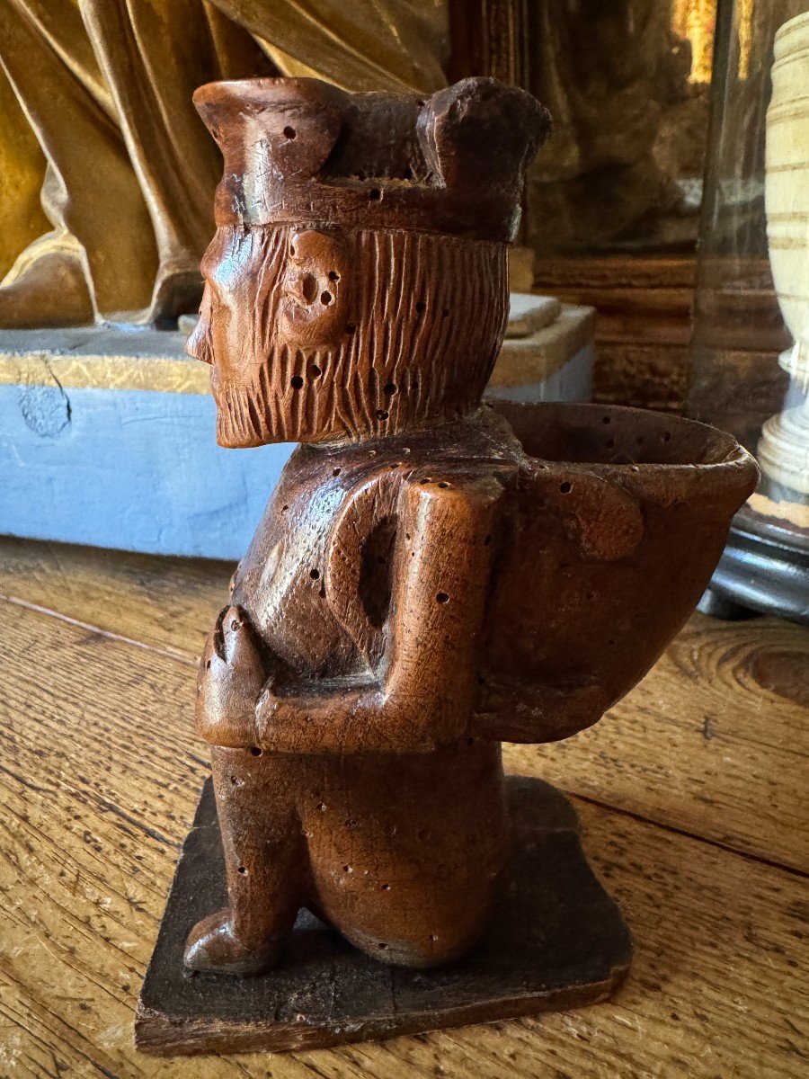 Naked Man With Crown - “king Of The Crotteux” - Pyrogen In Carved Wood - Folk Art -photo-7