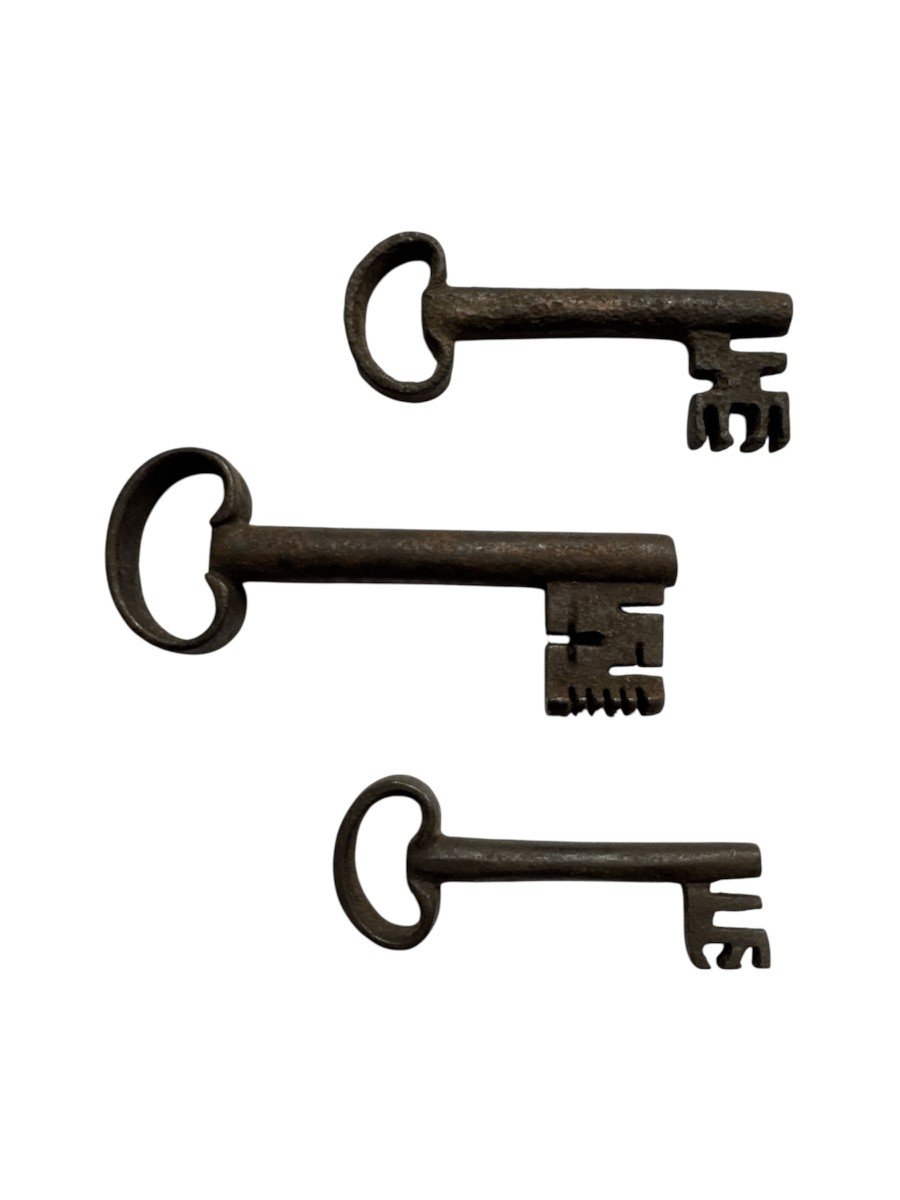 Key - Set Of 2 Keys From The End Of The 16th Century And 1 Key From The 17th Century - Wrought Iron - High Period