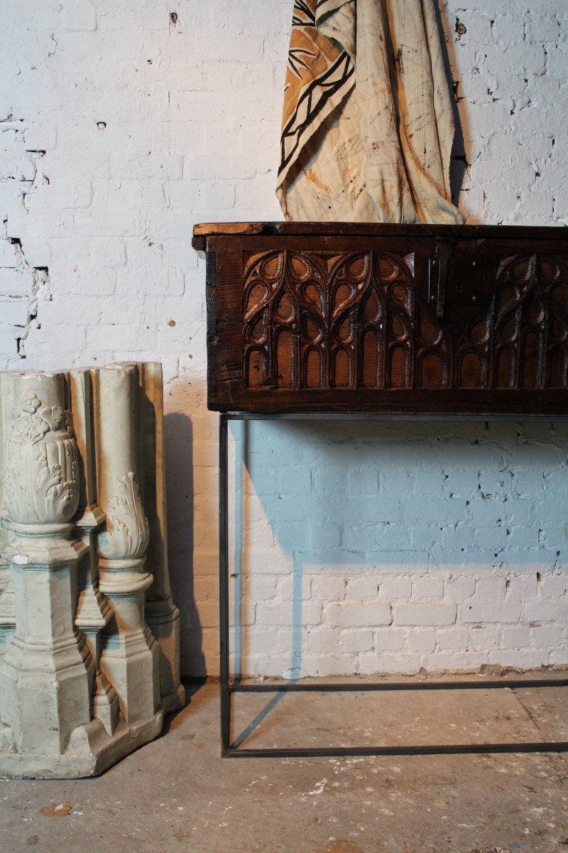 Neo Gothic Oak Chest-photo-3