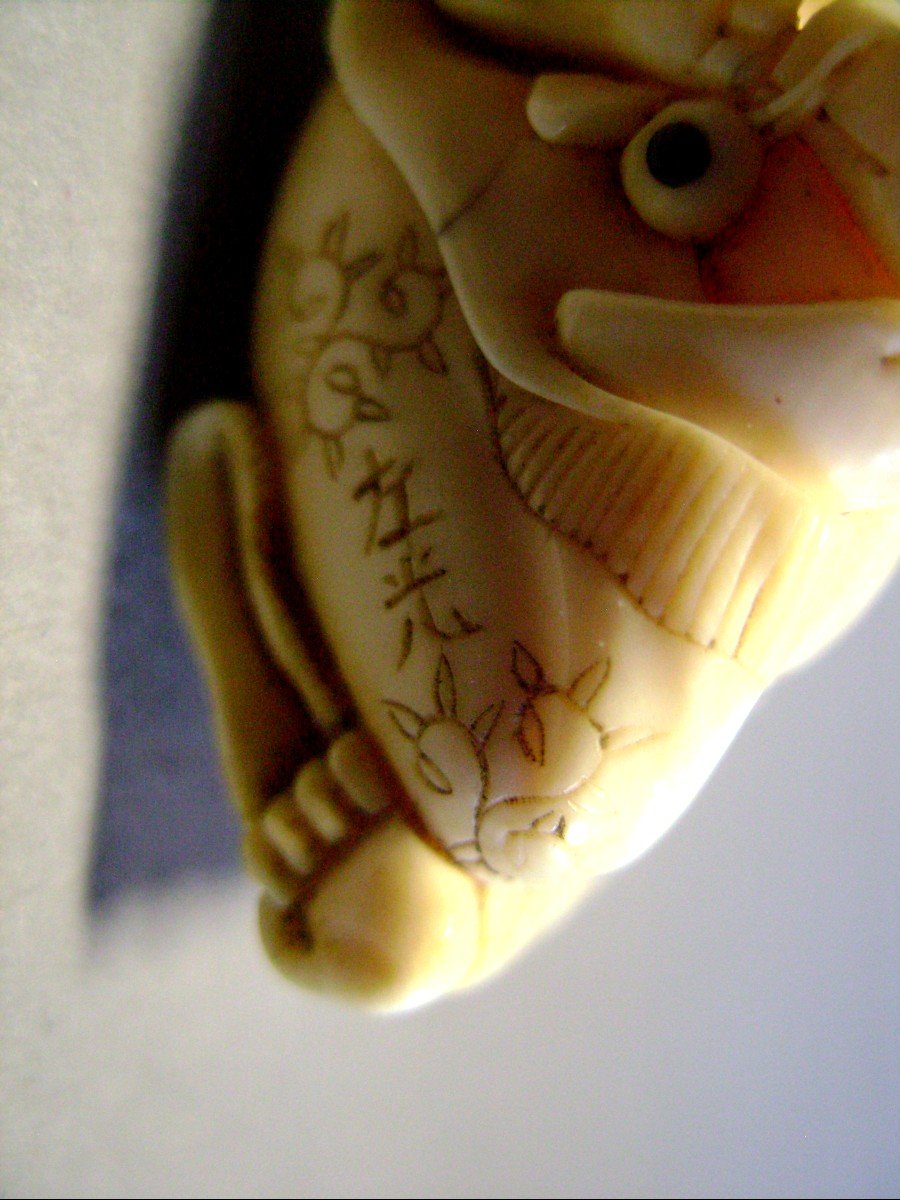 Netsuke In Ivory. Hotei Eating. Signed Sako, Kyoto School, Meiji Period (1868-1912)-photo-4