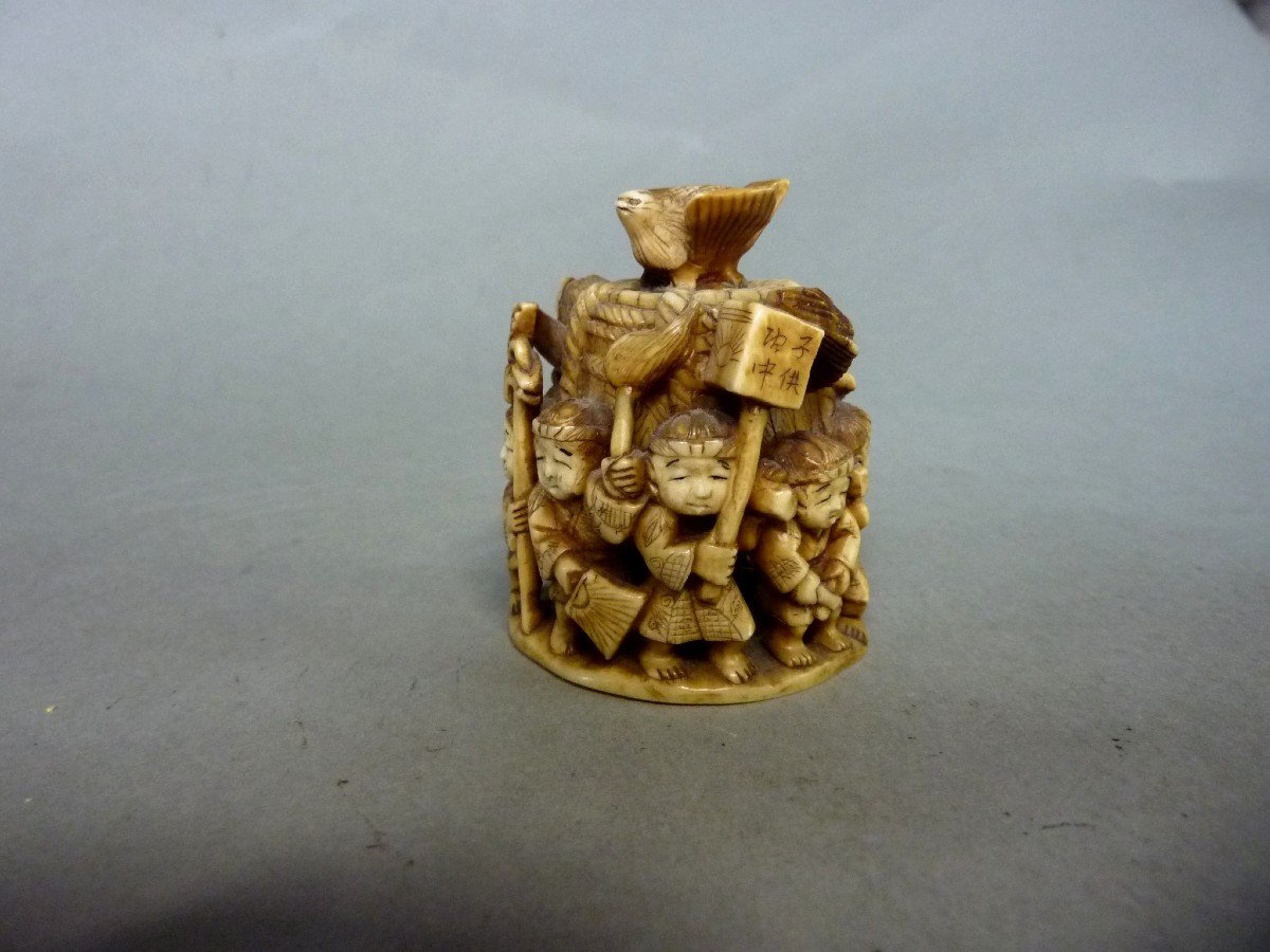 Netsuke  en ivoire. La ronde des karako. Japon époque Meiji (1868-1912 )-photo-3