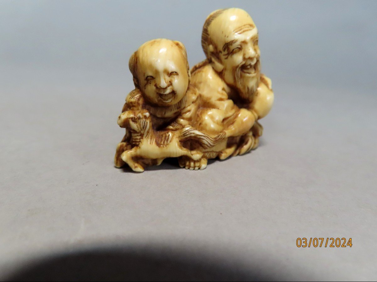 Ivory Netsuke. Small Horse Coming Out Of A Gourd. Japan Meiji Era (1868-1912)-photo-1