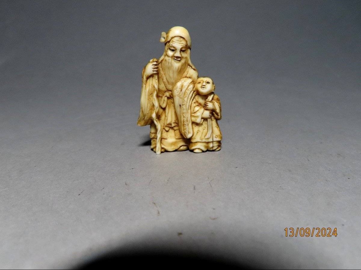 Deux Netsuke en ivoire. Vieux Sages et enfant. Japon époque Meiji (1868-1912 )-photo-2