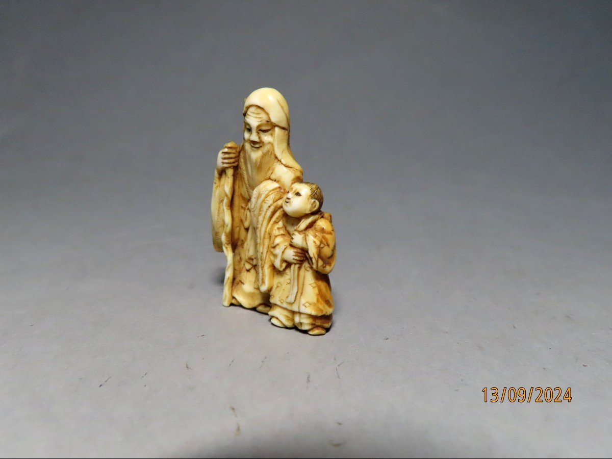 Deux Netsuke en ivoire. Vieux Sages et enfant. Japon époque Meiji (1868-1912 )-photo-4