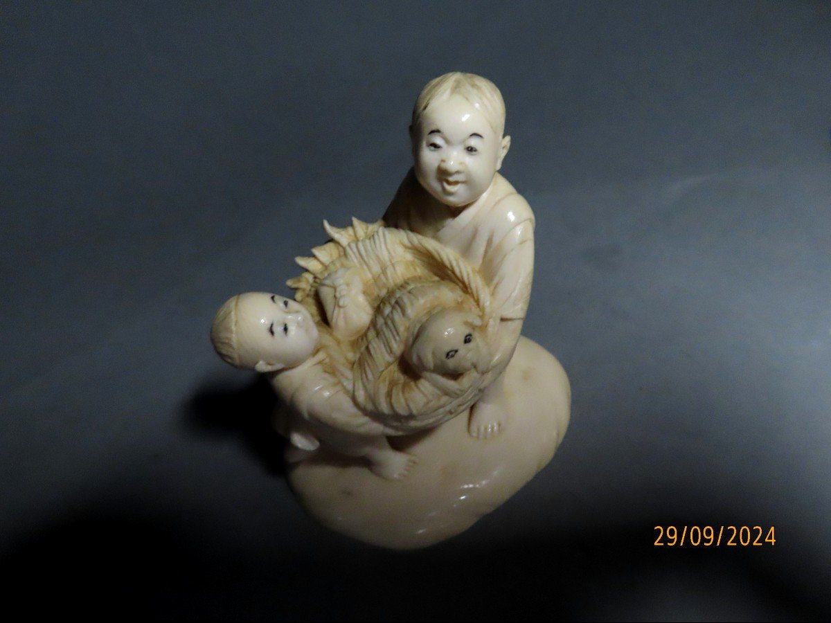 Ivory Okimono. The Puppy's Niche. Signed Riho Toshifusa. Japan Meiji Period (1868-1912)-photo-4