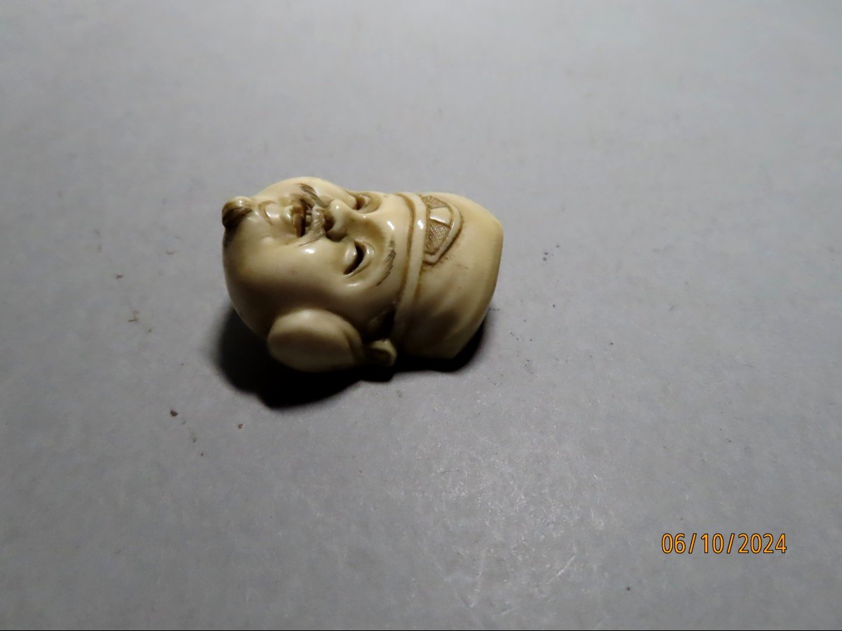 Netsuke en ivoire. Masque de théâtre Nö, Daikoku. Signé Gyokuko,Japon époque Meiji (1868-1912 )-photo-2