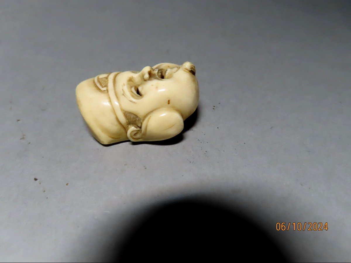 Netsuke en ivoire. Masque de théâtre Nö, Daikoku. Signé Gyokuko,Japon époque Meiji (1868-1912 )-photo-3