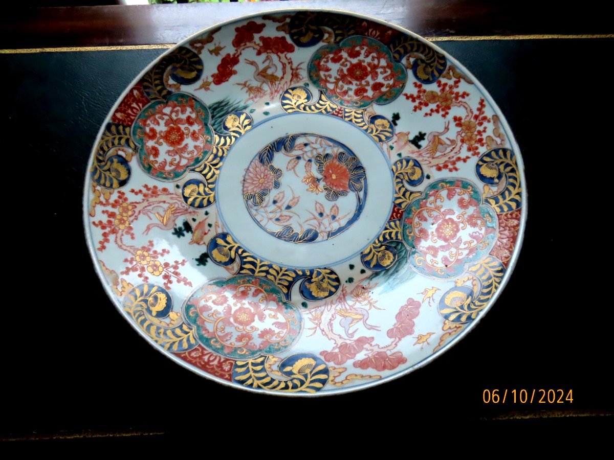 Grand Plat en porcelaine Imari. Japon fin XIXème début XXème