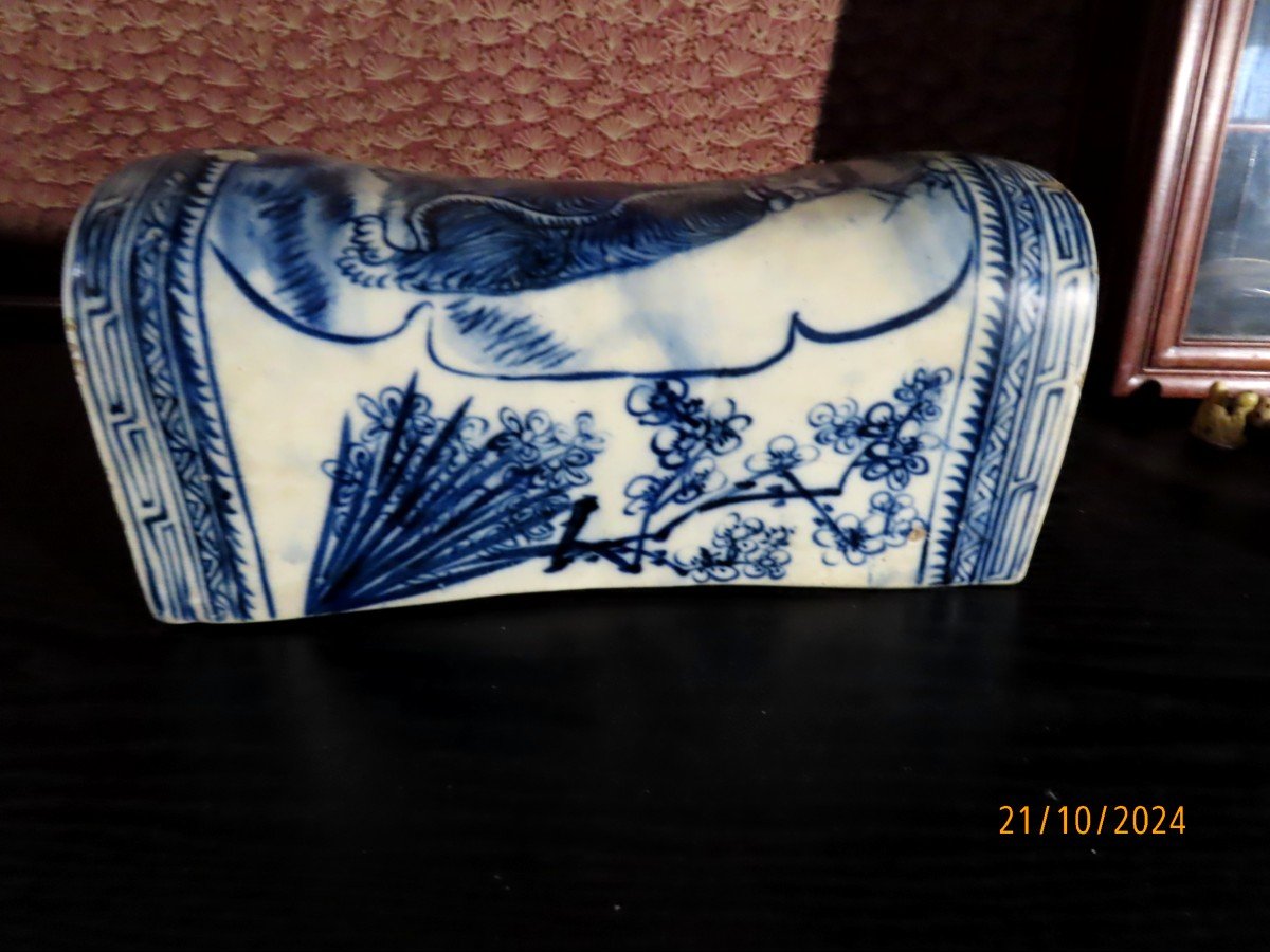 Porcelain Headrest. China 1920-30.-photo-2