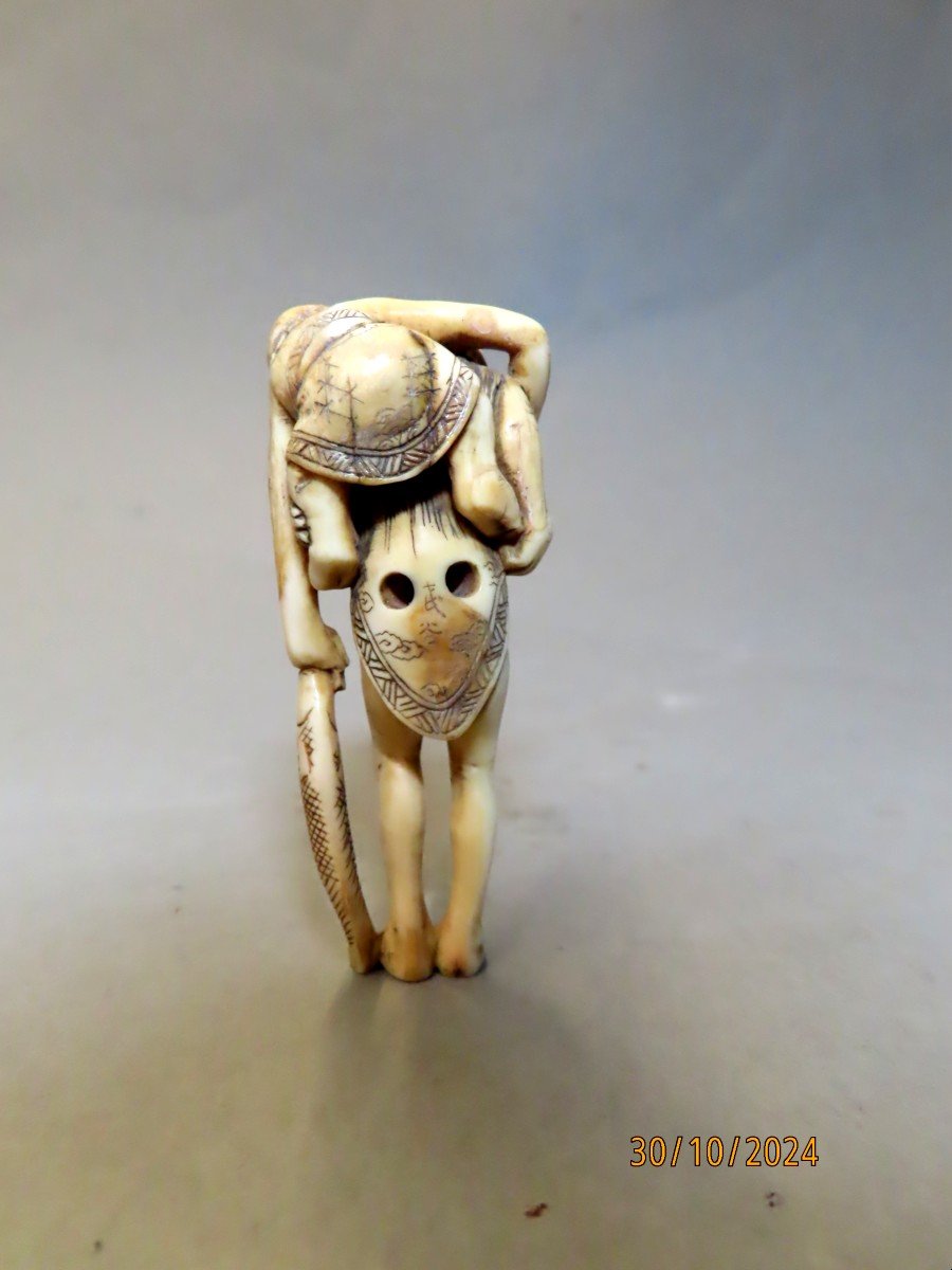 Netsuke en ivoire . Ashinaga et  Tenaga à la pêche. Japon fin Edo début Meiji .-photo-4