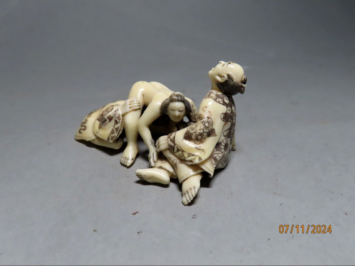 Ivory Netsuke. Three-person Party. Japan Taisho Period (1912-1928)-photo-2