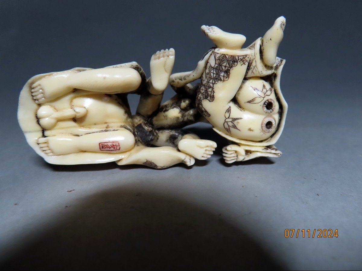 Ivory Netsuke. Three-person Party. Japan Taisho Period (1912-1928)-photo-3