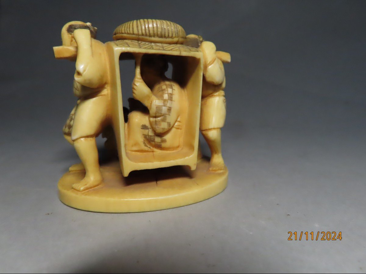 Netsuke en ivoire. Palanquin. Signé Gyokuyuki. Japon époque Meiji (1868-1912 )-photo-3