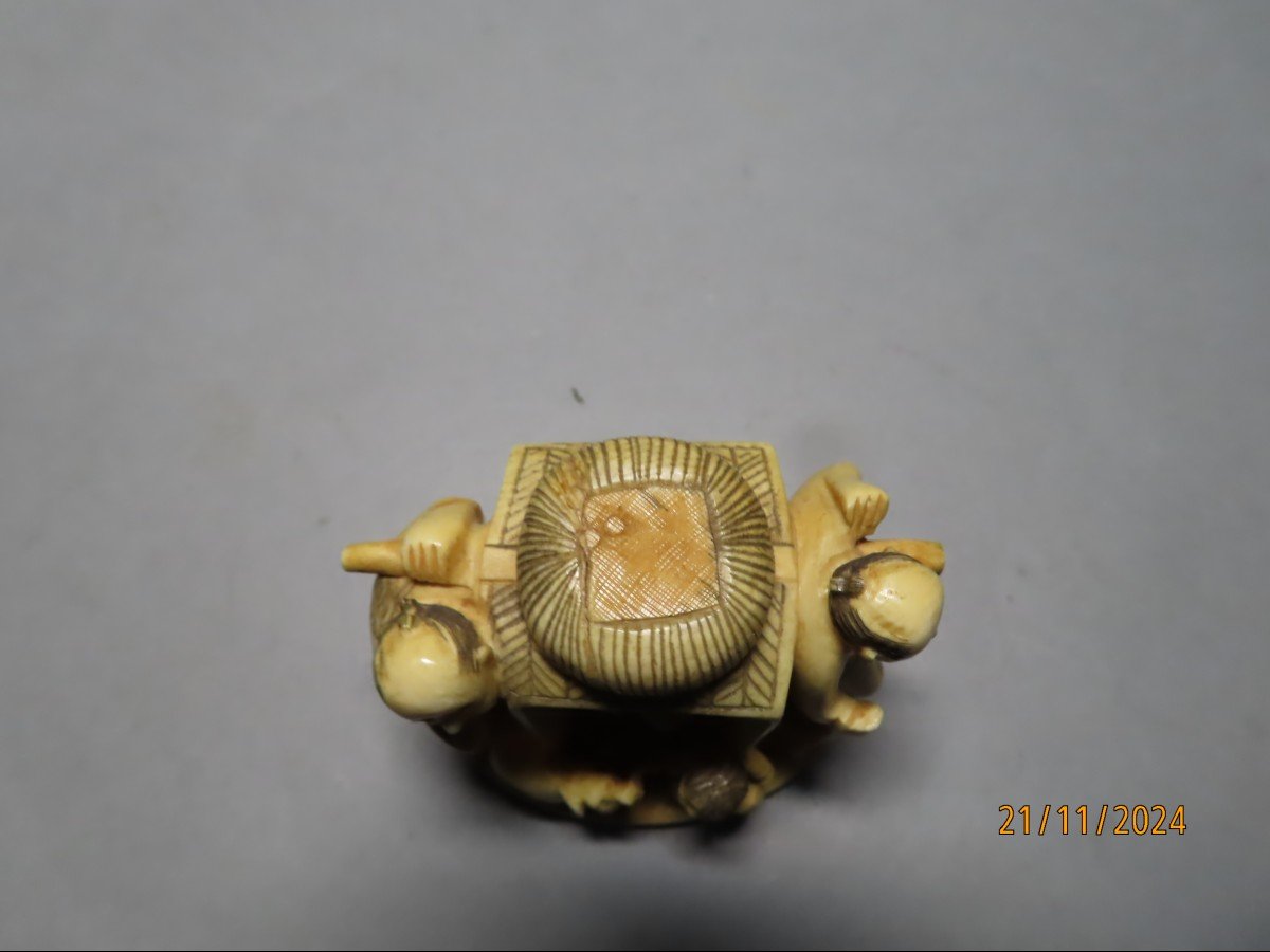 Netsuke en ivoire. Palanquin. Signé Gyokuyuki. Japon époque Meiji (1868-1912 )-photo-2