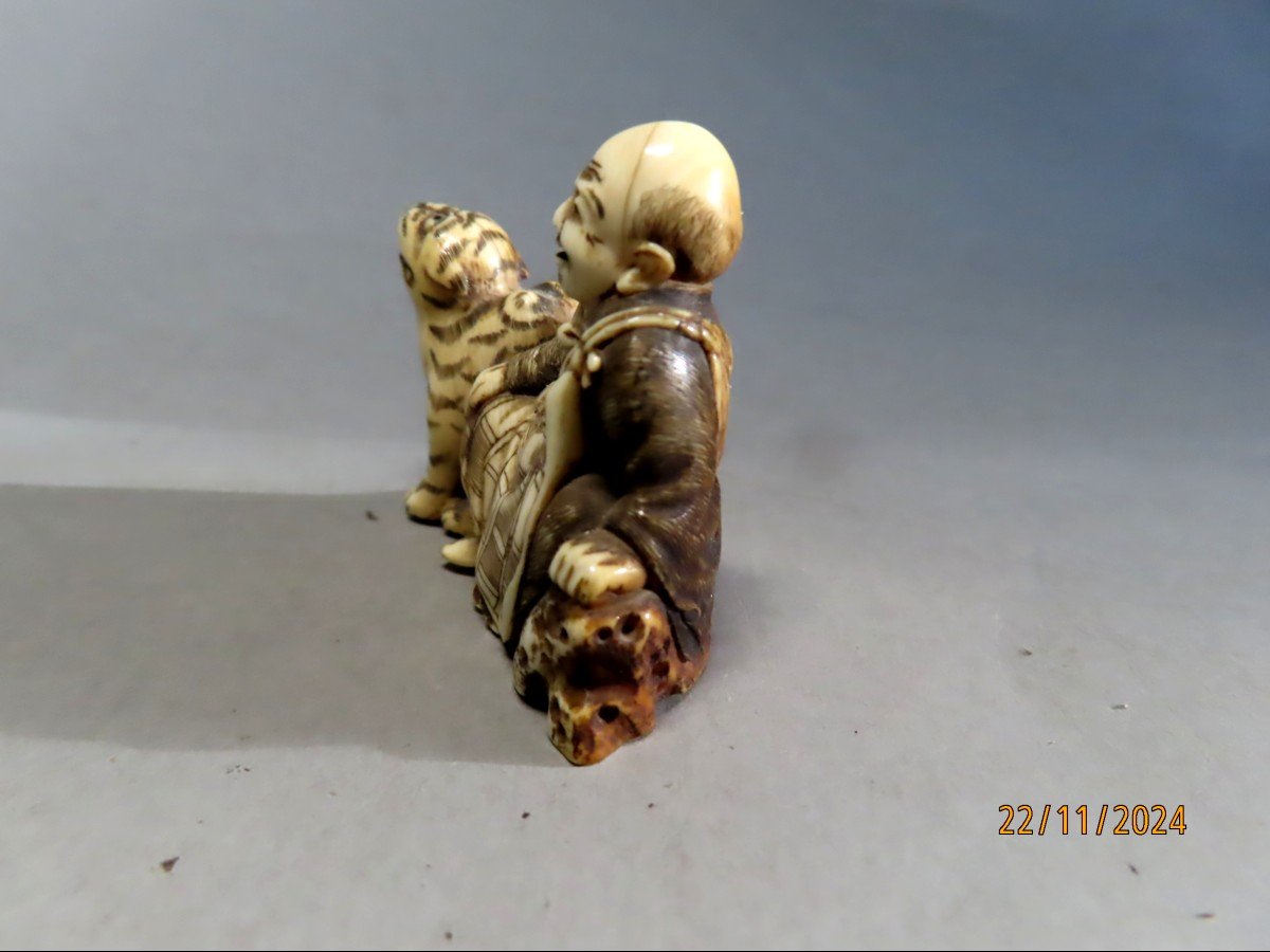 Netsuke en ivoire. Sennin et son tigre. Japon fin Edo début Meiji -photo-3