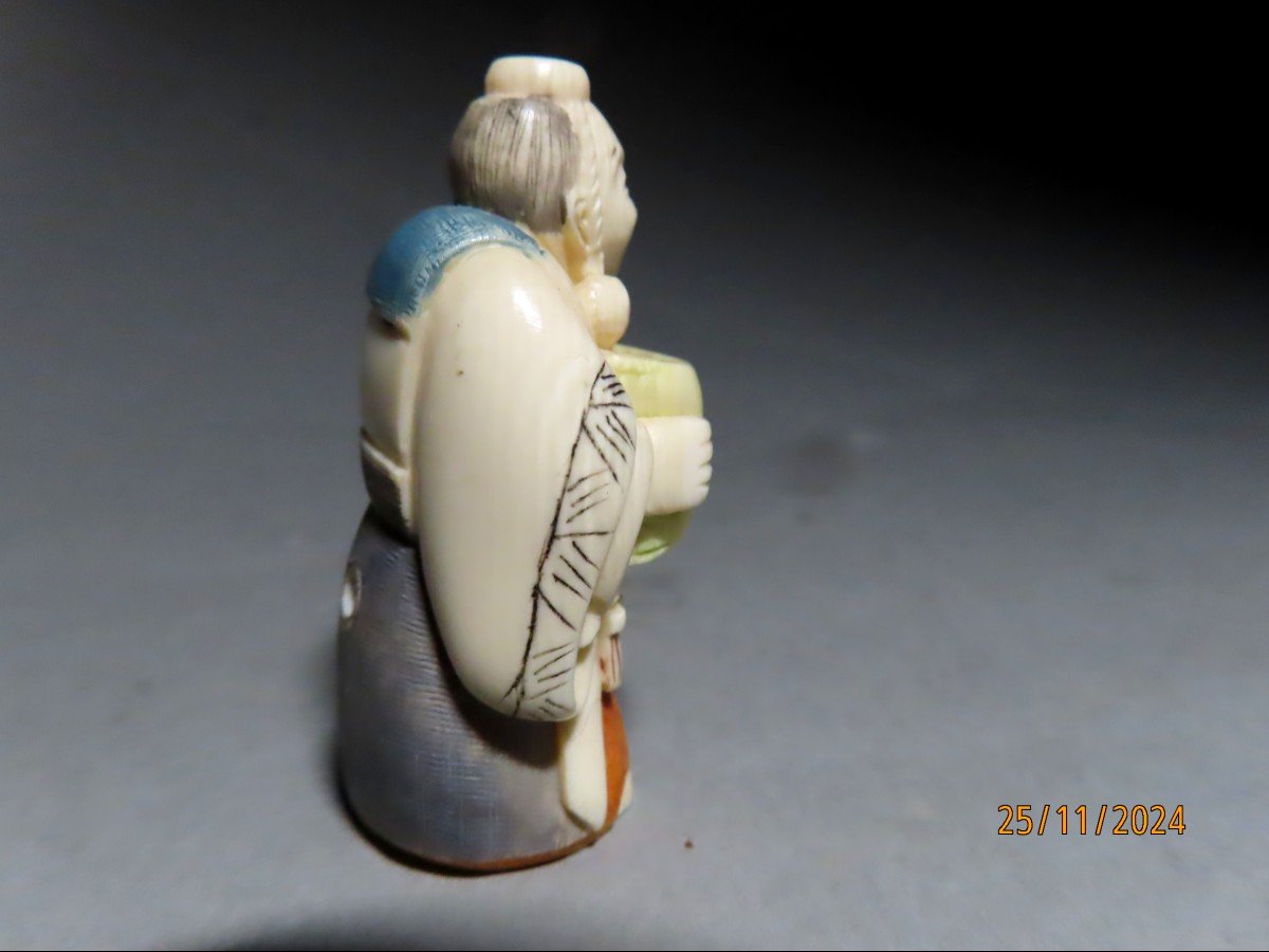 Ivory Netsuke. Notable In The Kakemono. Japan Taisho Period (1912-1928)-photo-1