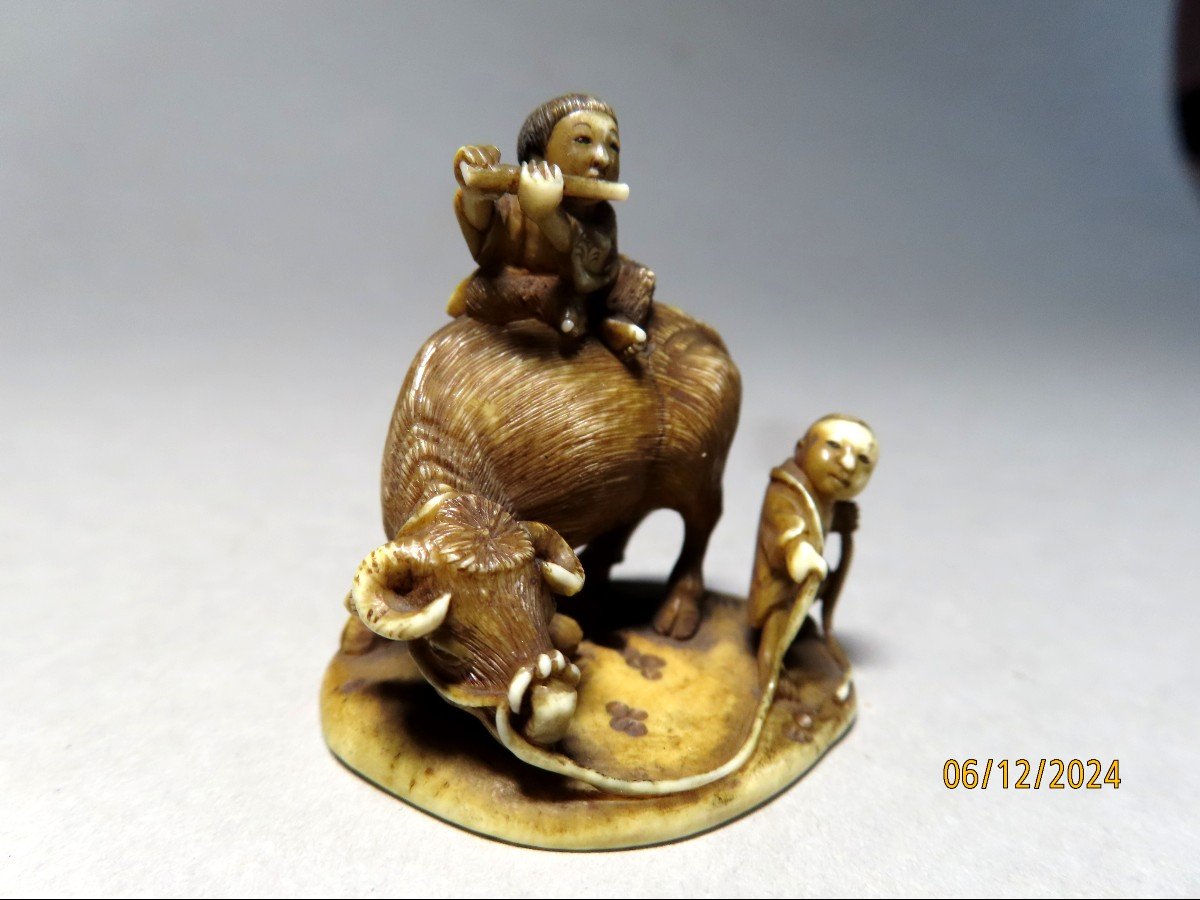 Netsuke en ivoire. Deux karako bouviers. Signé, Japon époque Meiji (1868-1912 )-photo-2