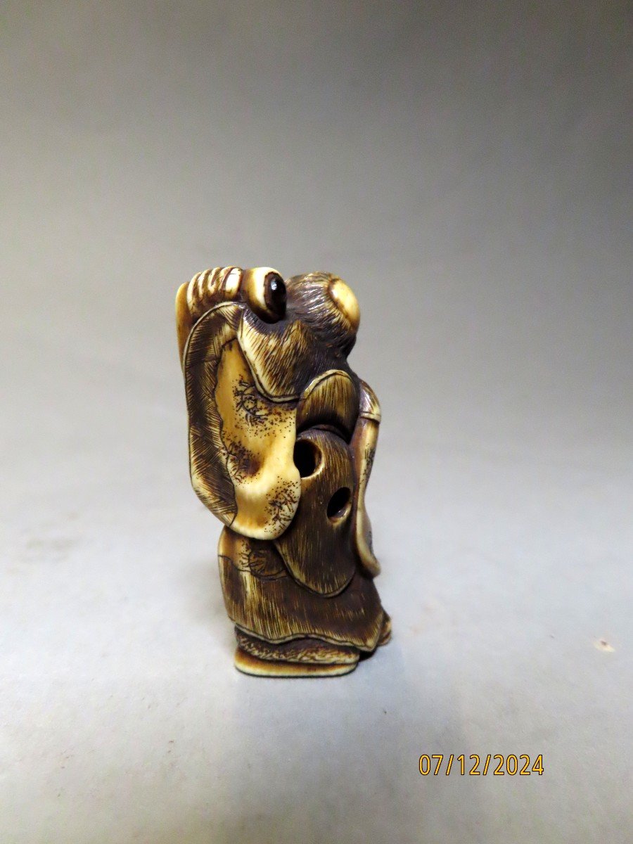 Ivory Netsuke. The Poet Kanzan Reading His Kakemono. Japan Meiji Period. (1868-1912)-photo-4