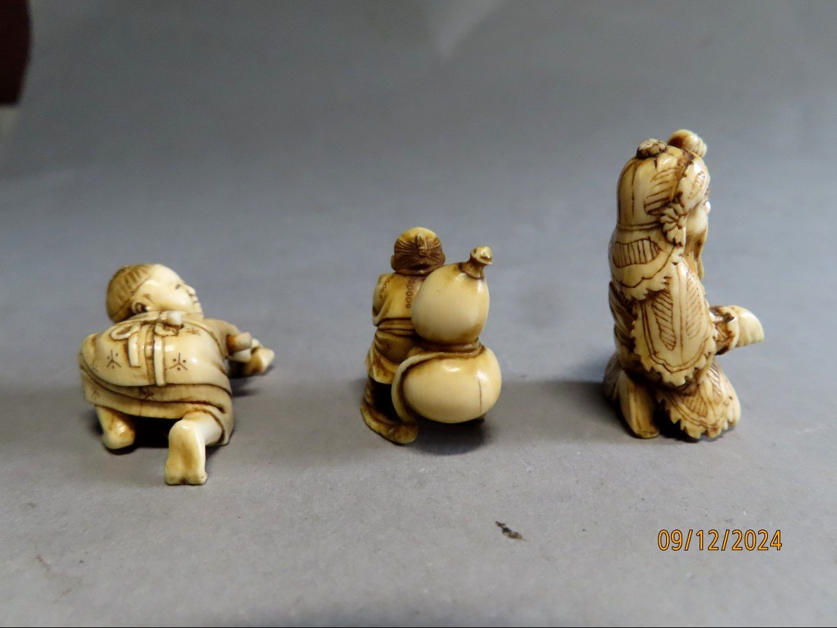 Trois Netsuke en ivoire.  Le général Kanu, un marcheur et un karako. Japon époque Meiji.-photo-4