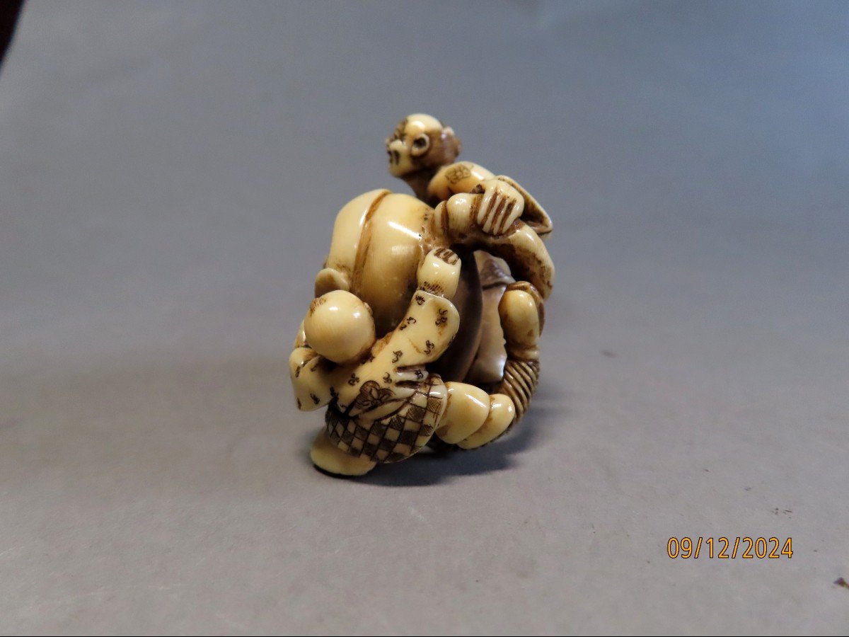 Netsuke en ivoire. Artisan  au masque de théâtre NÖ. Japon époque Taisho (1912-1928 )-photo-3