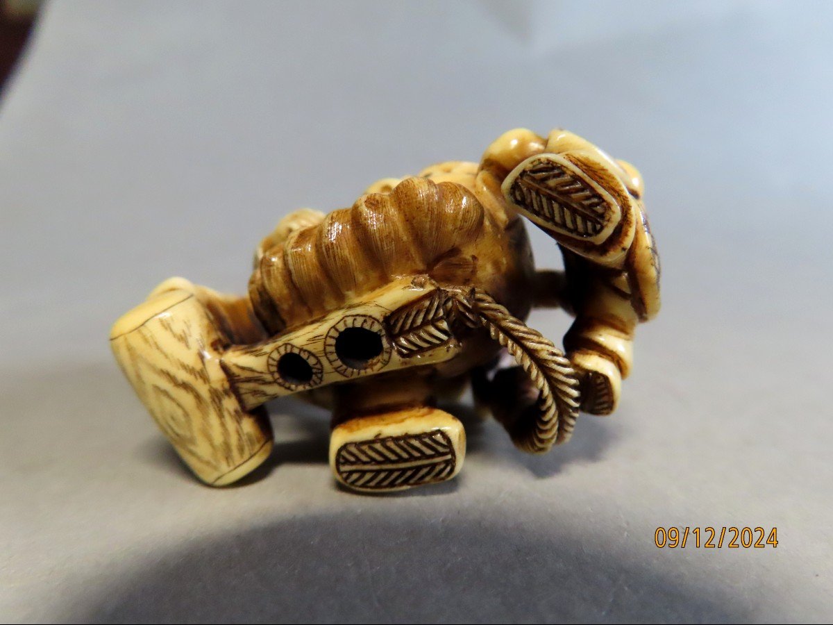 Netsuke en ivoire. Artisan  au masque de théâtre NÖ. Japon époque Taisho (1912-1928 )-photo-3