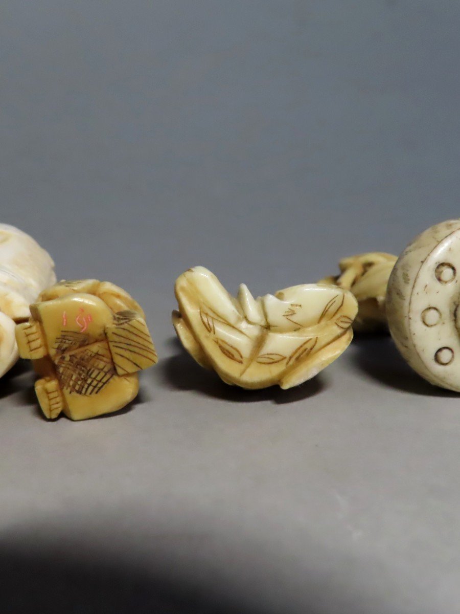 Quatre Netsuke en ivoire. , Pêcheur, Moine , Benten et Oni. Japon époque Meiji et Taisho .-photo-4