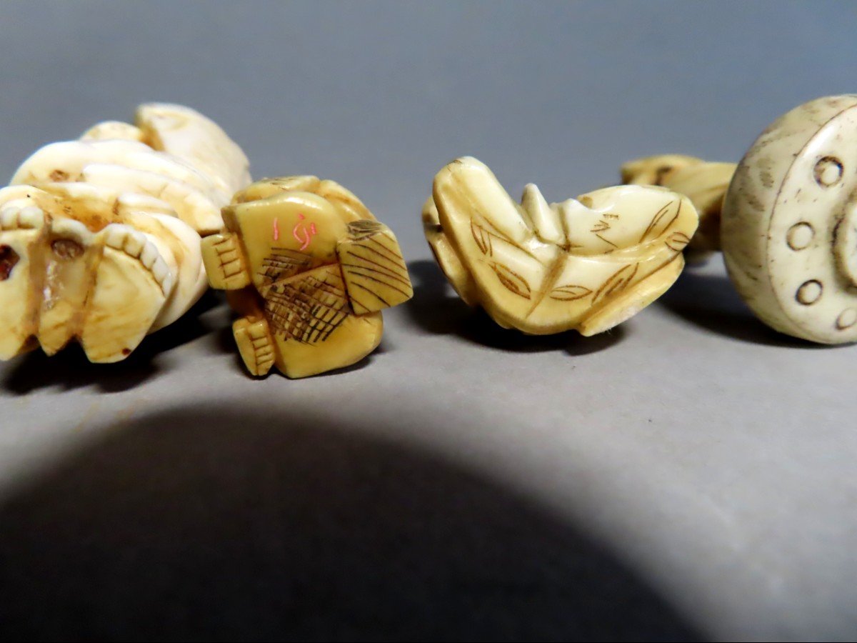 Quatre Netsuke en ivoire. , Pêcheur, Moine , Benten et Oni. Japon époque Meiji et Taisho .-photo-2