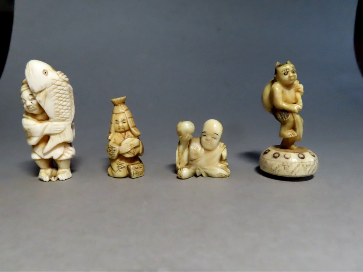 Quatre Netsuke en ivoire. , Pêcheur, Moine , Benten et Oni. Japon époque Meiji et Taisho .