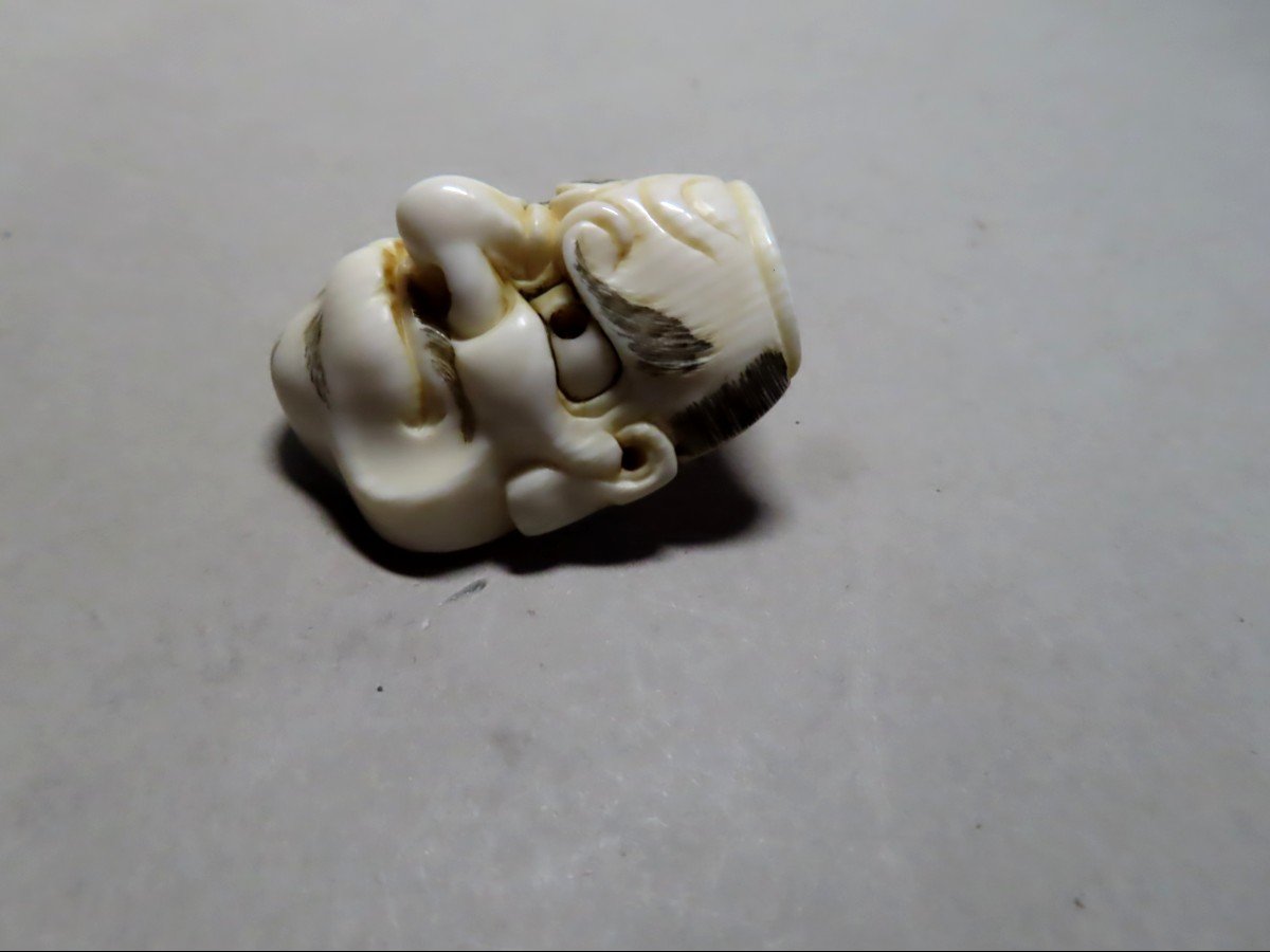 Netsuke, masque de théâtre Nô,  Heshi-Mi, signé Shinyuki. Japon époque Meiji (1868-1912 )-photo-2