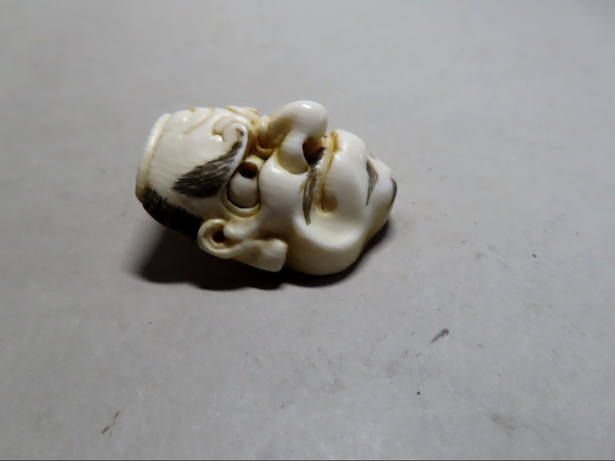 Netsuke, masque de théâtre Nô,  Heshi-Mi, signé Shinyuki. Japon époque Meiji (1868-1912 )-photo-3