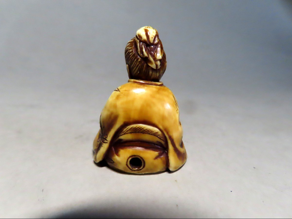 Netsuke en ivoire. Lettré au kakemono. Signé Tamayuki. Japon époque Meiji (1868-1912 )-photo-4