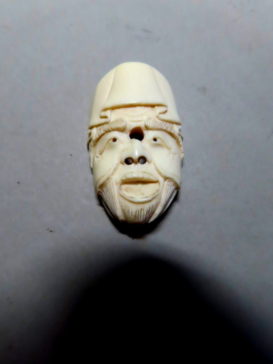 Deux Netsuke. Masques de théâtre Nô. Japon époque Meiji (1868-1912 )-photo-2