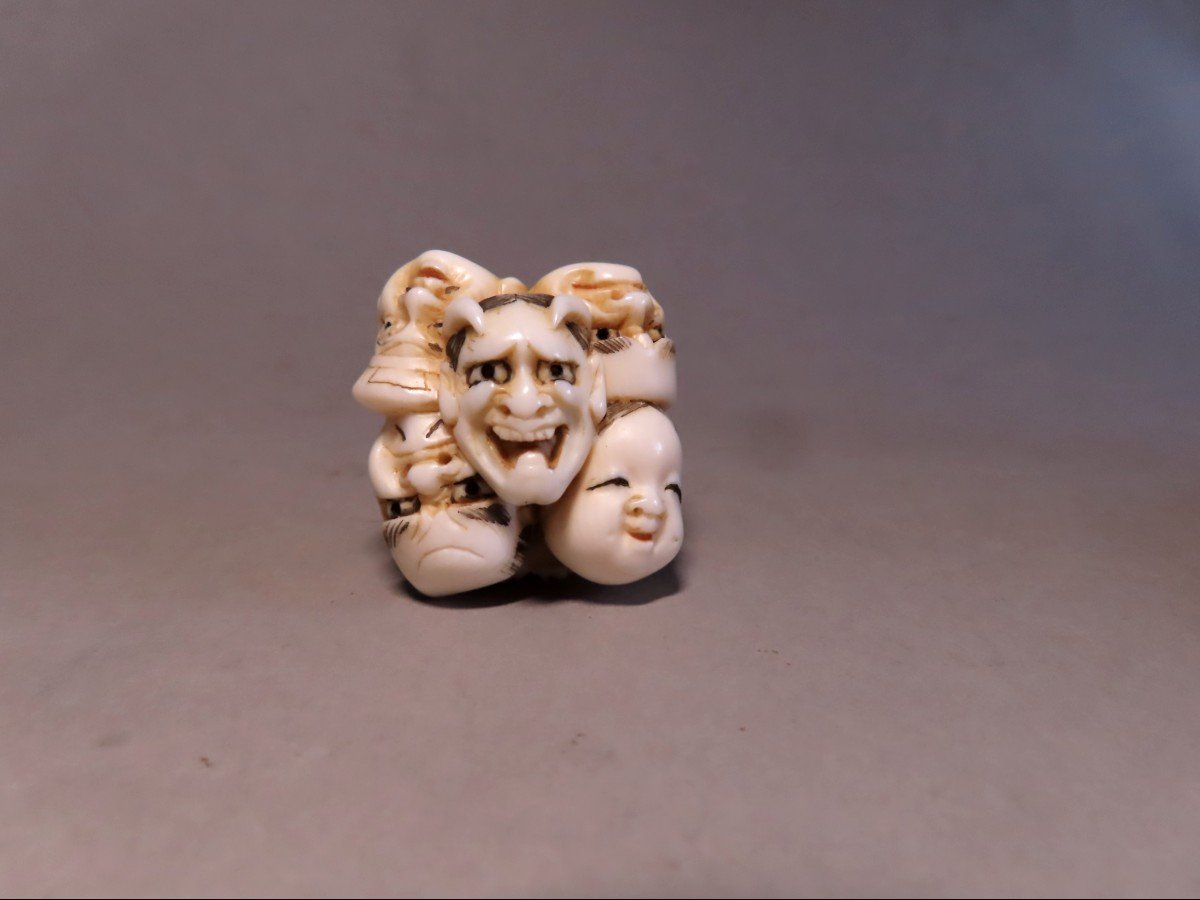 Netsuke en ivoire. Six Masques de théâtre kabuki. Japon époque Meiji.-photo-2