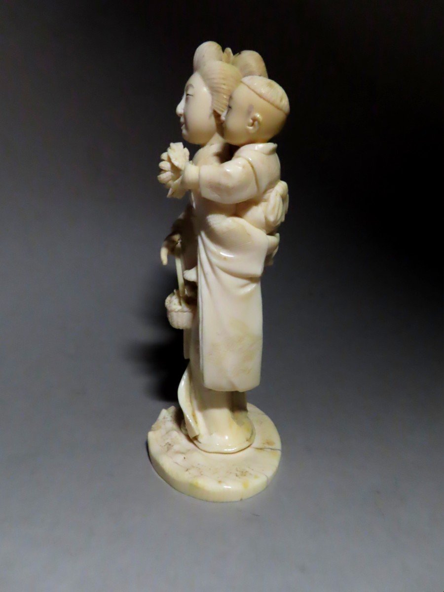 Ivory Okimono. Young Woman With Karako. Signed Yoshiaki, Japan Meiji Period (1868-1912)-photo-2