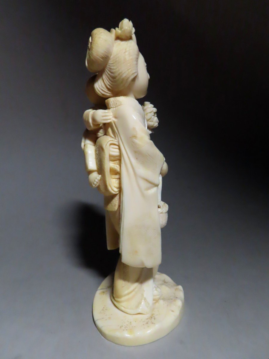 Ivory Okimono. Young Woman With Karako. Signed Yoshiaki, Japan Meiji Period (1868-1912)-photo-1