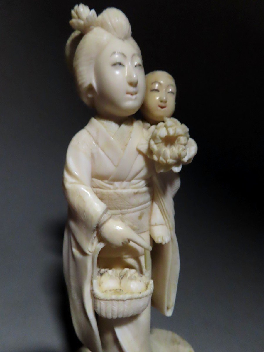 Ivory Okimono. Young Woman With Karako. Signed Yoshiaki, Japan Meiji Period (1868-1912)-photo-2