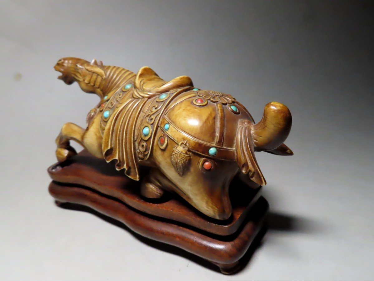 Ivory Okimono. Lying Horse. China 1920-30.-photo-2