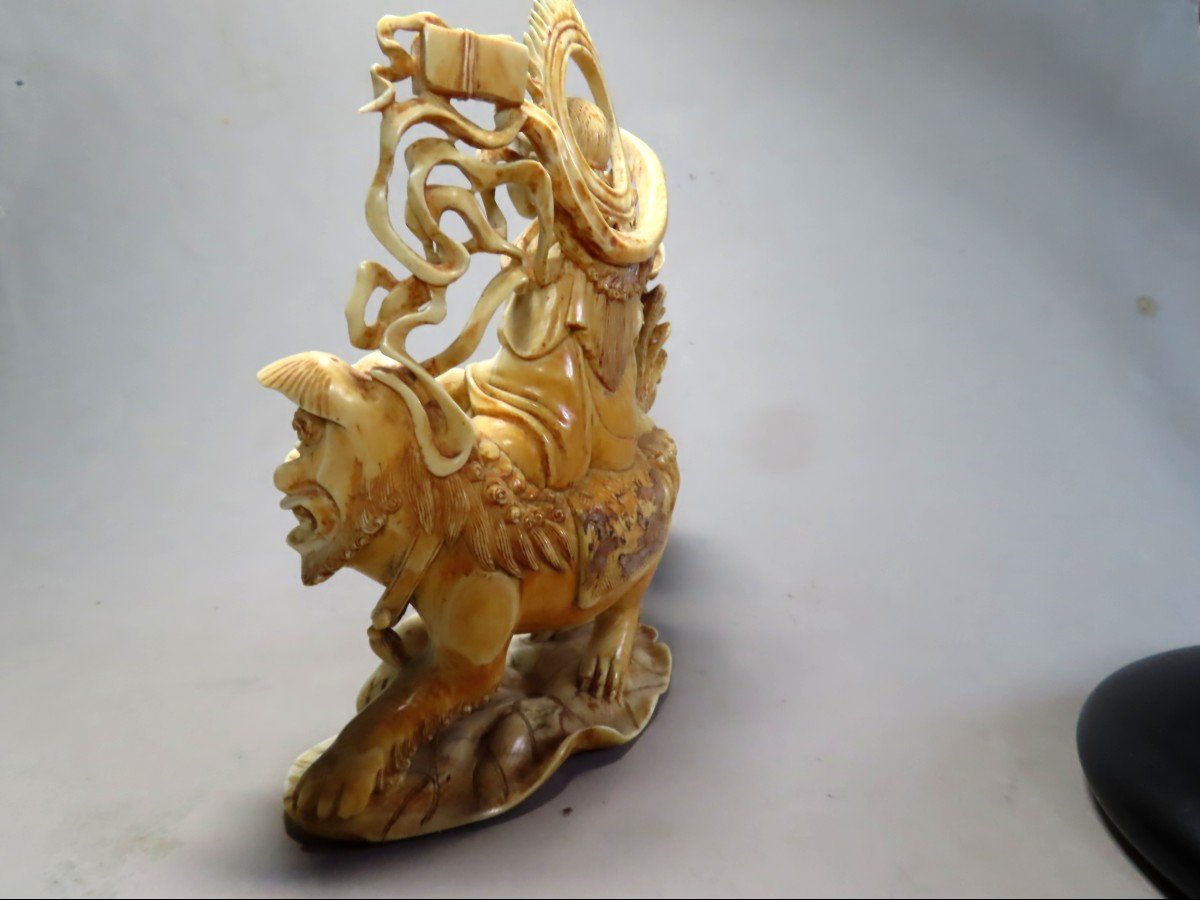 Ivory Okimono. Deity On An Fö Dog. China 1920-30.-photo-3