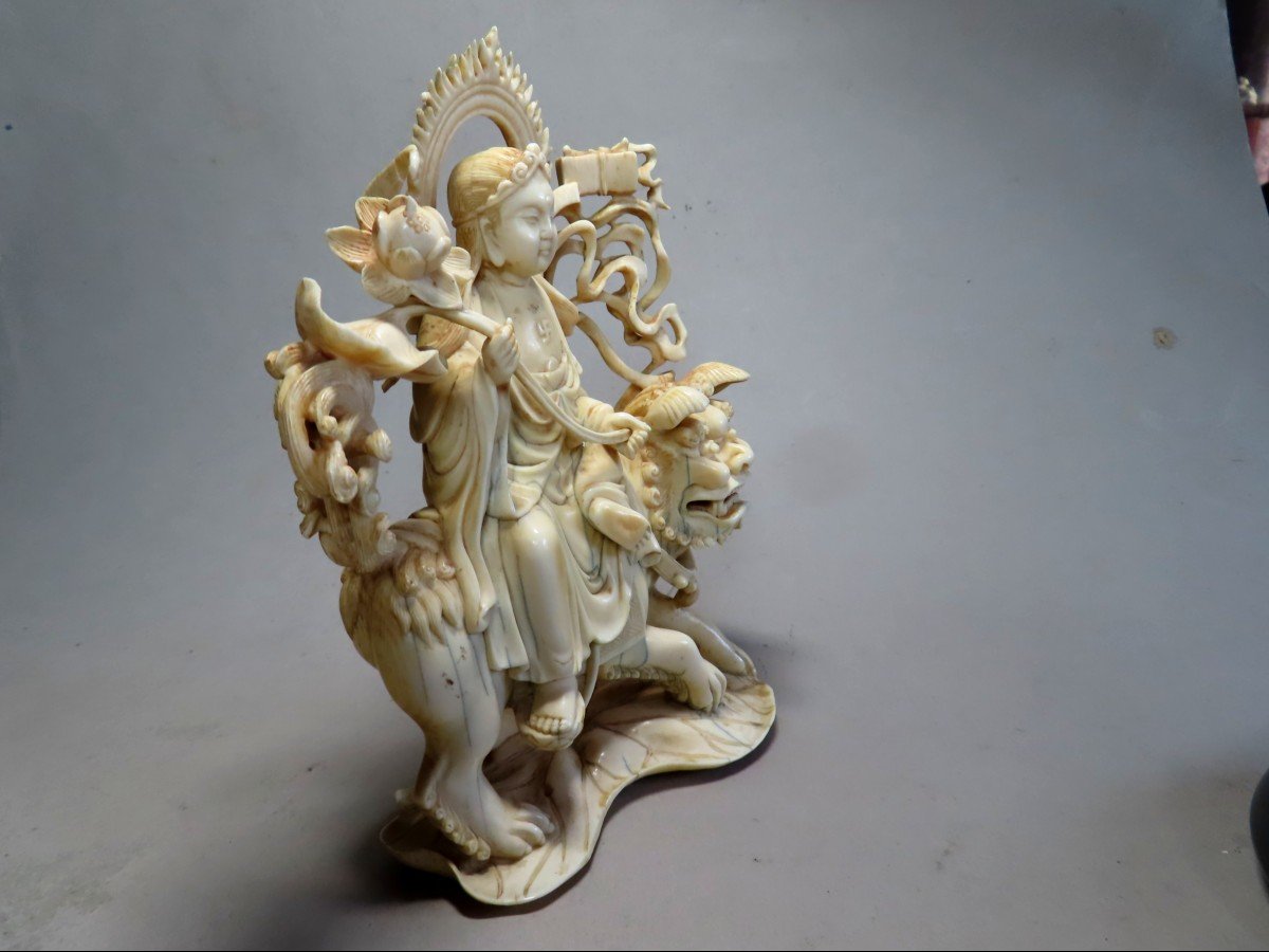 Ivory Okimono. Deity On An Fö Dog. China 1920-30.-photo-2