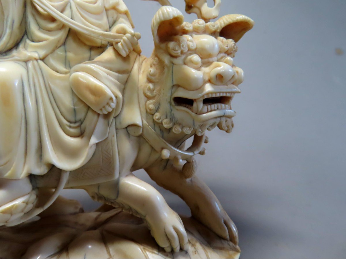 Ivory Okimono. Deity On An Fö Dog. China 1920-30.-photo-4