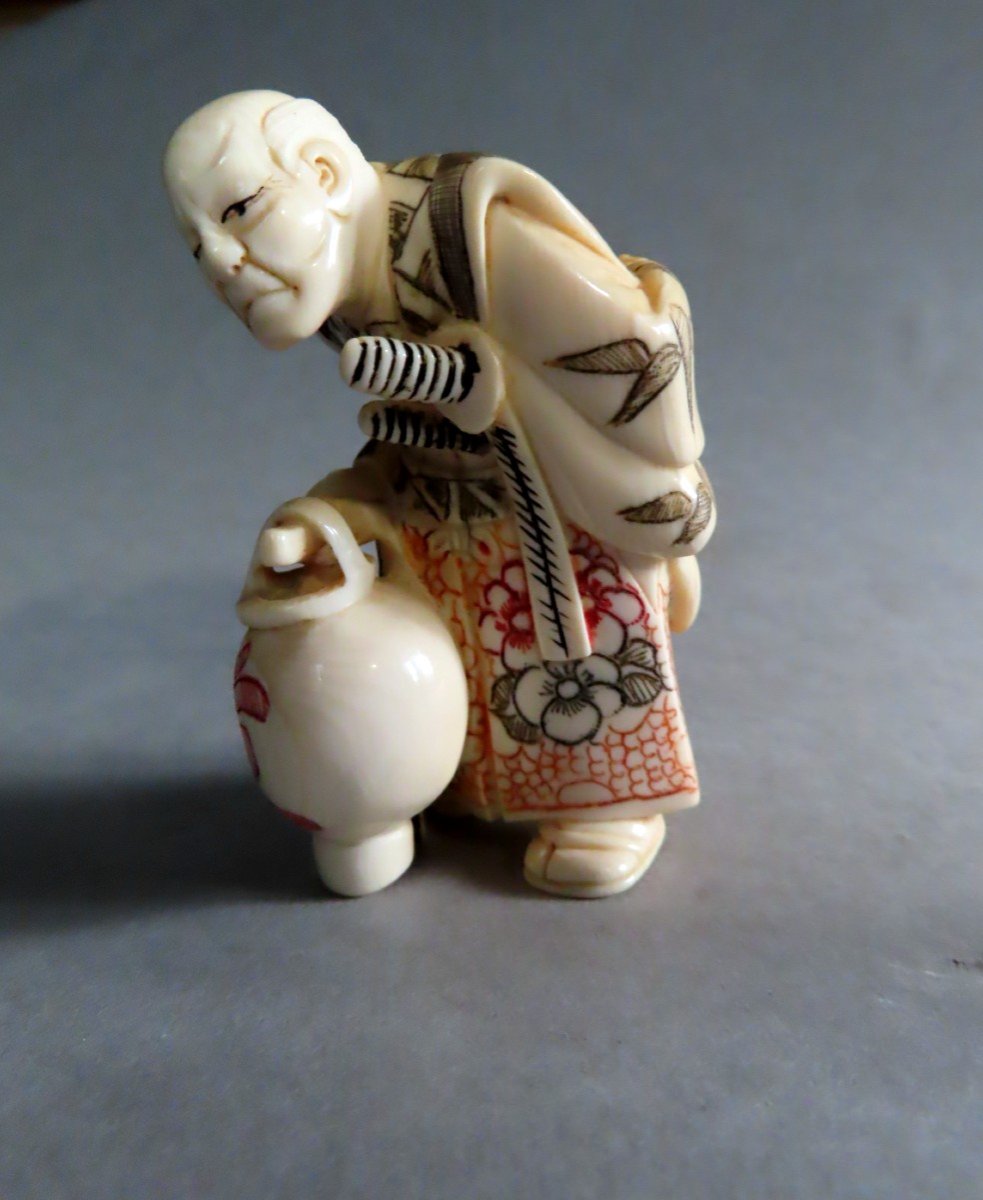 Ivory Okimono. Old Samurai With Lantern. Japan Taisho Period (1912-1928)-photo-2