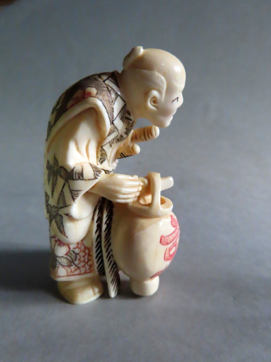 Ivory Okimono. Old Samurai With Lantern. Japan Taisho Period (1912-1928)-photo-2