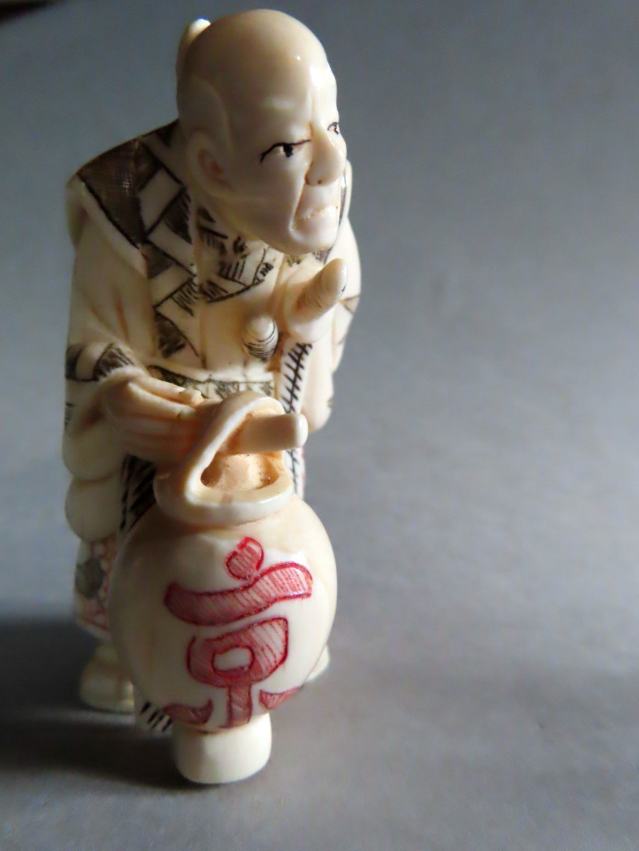 Ivory Okimono. Old Samurai With Lantern. Japan Taisho Period (1912-1928)-photo-3