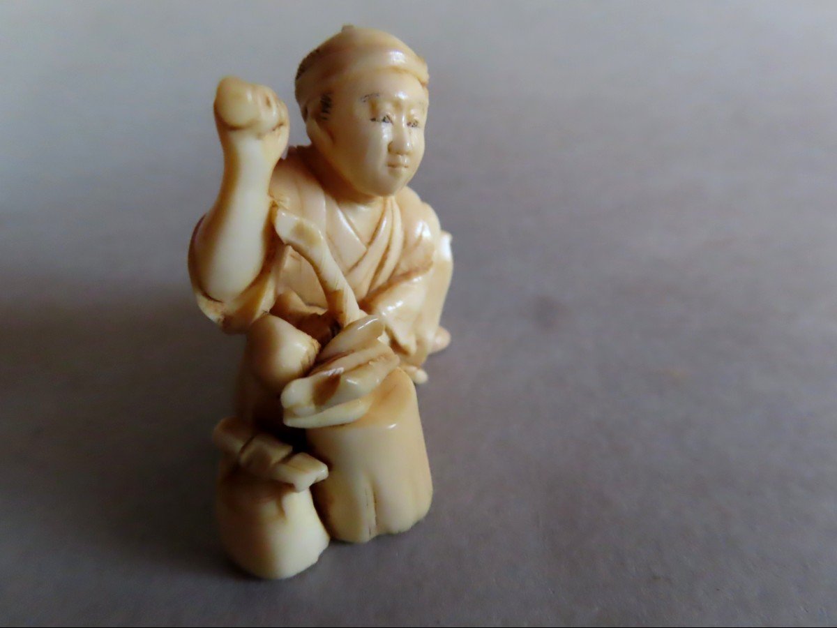 Ivory Netsuke. Street Scene. Small. Japan Meiji Period (1868-1912)-photo-1