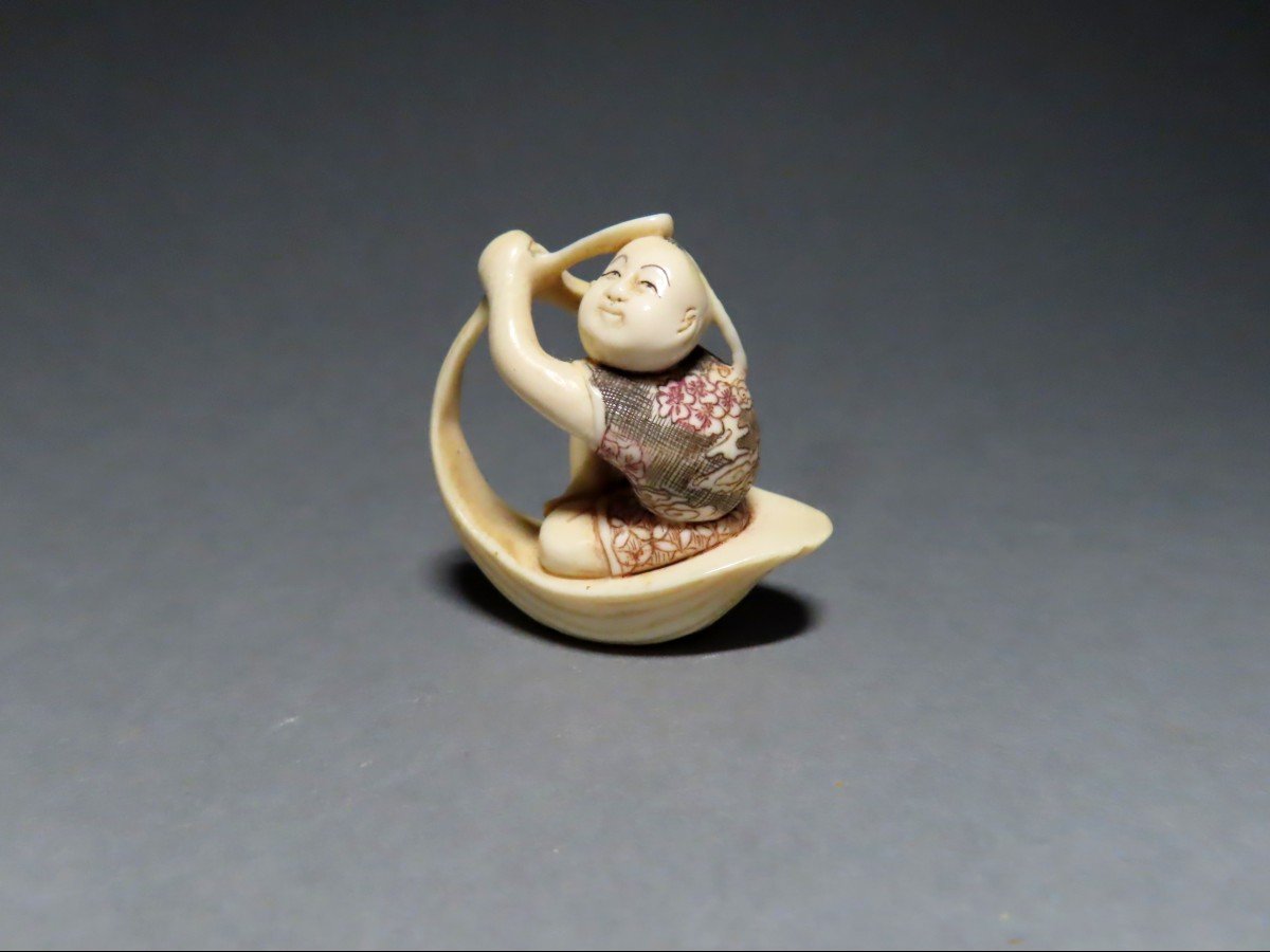 Ivory Netsuke Karako Sailing On A Leaf. Japan Taisho Period (1912-1928)