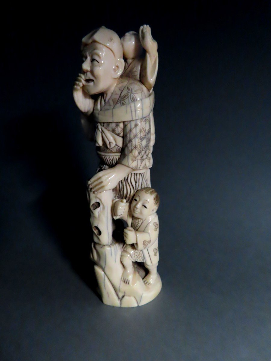 Ivory Okimono. Father And Children In Distress. Japan, Taisho Period (1912-1928)-photo-2