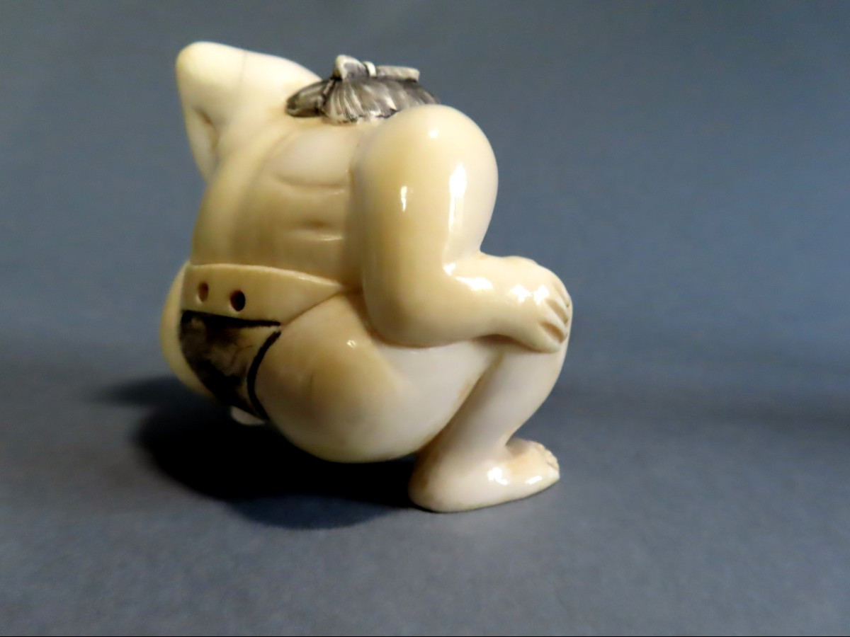 Netsuke en ivoire. Sumo. Epoque Taisho (1912-1928 )-photo-1