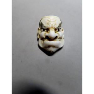 Netsuke, masque de théâtre Nô,  Heshi-Mi, signé Shinyuki. Japon époque Meiji (1868-1912 )