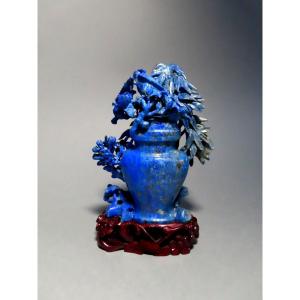 Vase couvert  en lapis lazuli. Chine début XXème.